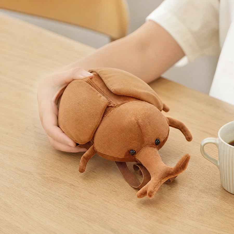 Beetle Plush Backpack with Adjustable Straps - Utilisation du produit