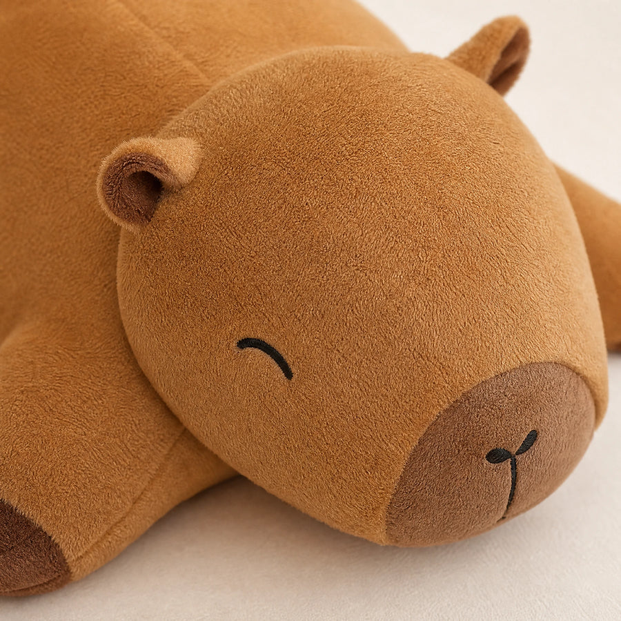 Capybara Plush Giant Snuggle Buddy in Soft Brown - Détail matière