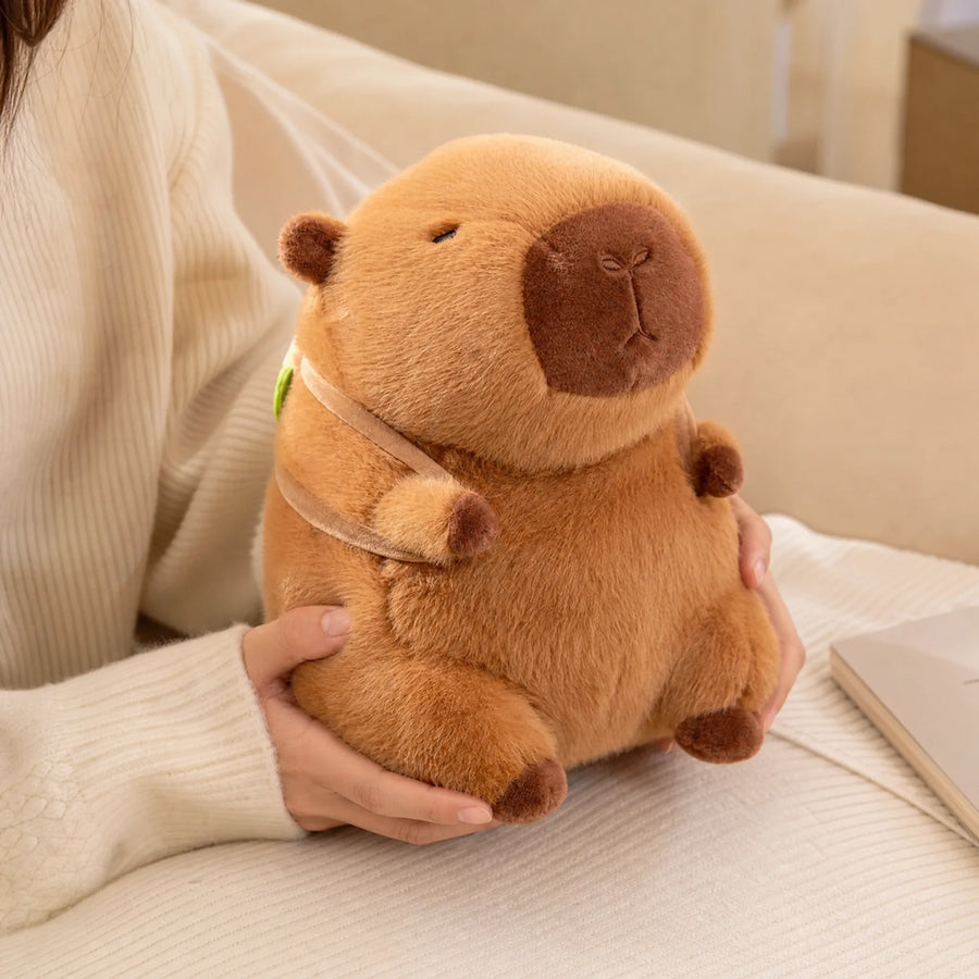 Capybara Plush Toy with Hamburger Backpack - Utilisation du produit