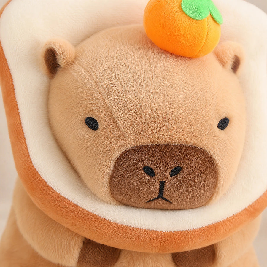 Capybara Plush Toy with Toast Hood and Fruit Accessories - Détail matière