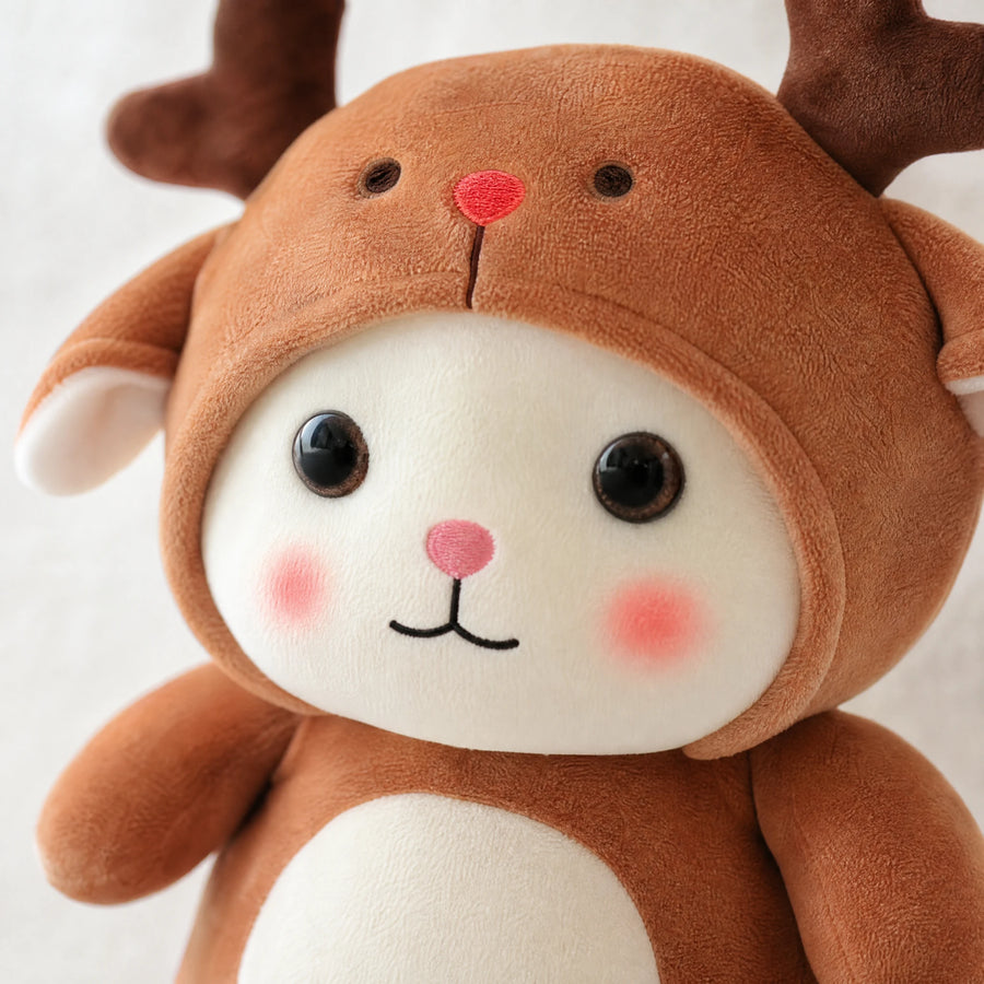 Cat Stuffed Animal in Deer Costume with White Belly - Détail matière