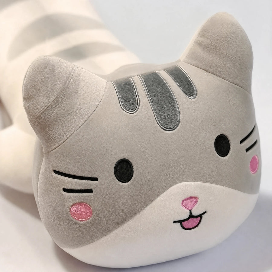Cat Stuffed Animal Pillow with Grey Stripes - Détail matière