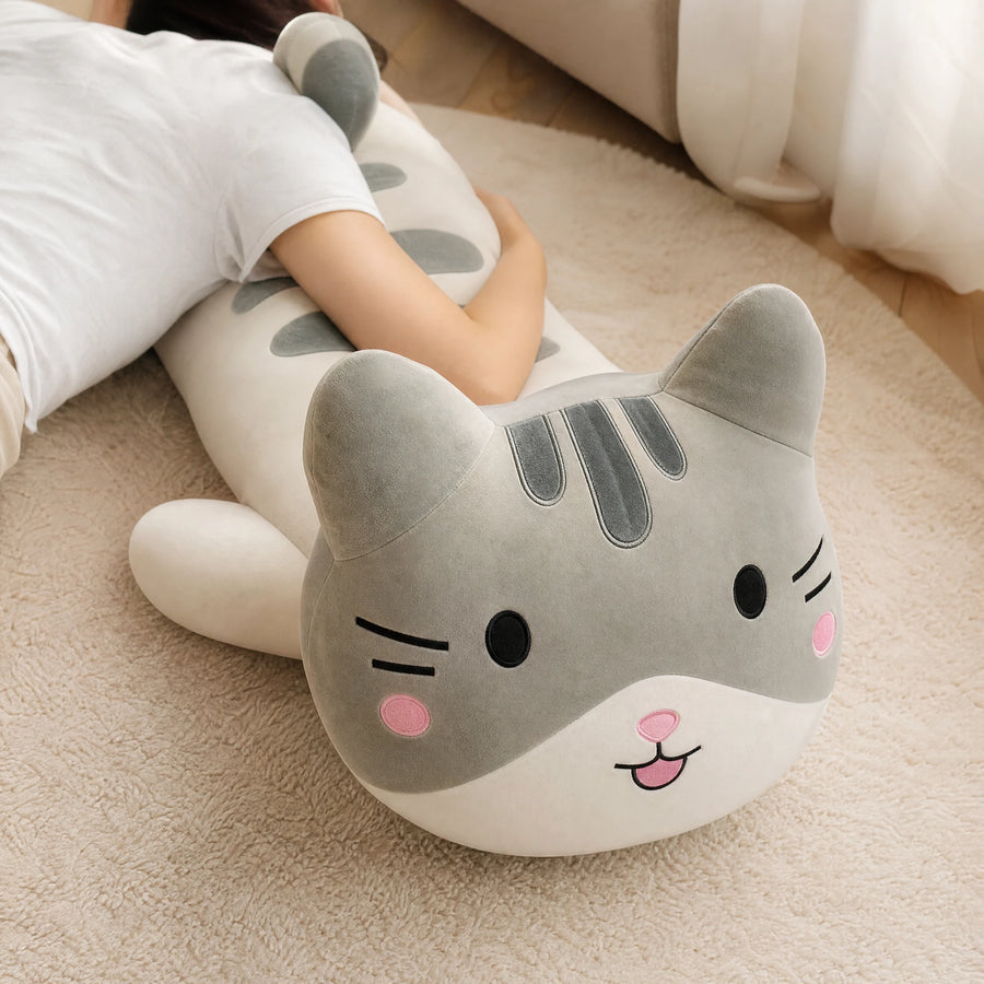 Cat Stuffed Animal Pillow with Grey Stripes - Utilisation du produit