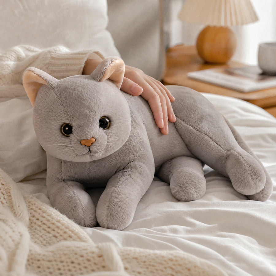 Cat Stuffed Animal – Soft Gray Plush in Sitting Pose - Utilisation du produit