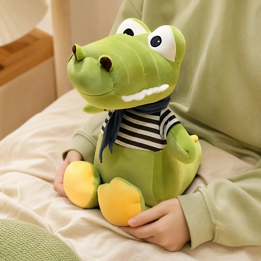 Crocodile Plush with Striped Shirt and Scarf - Utilisation du produit