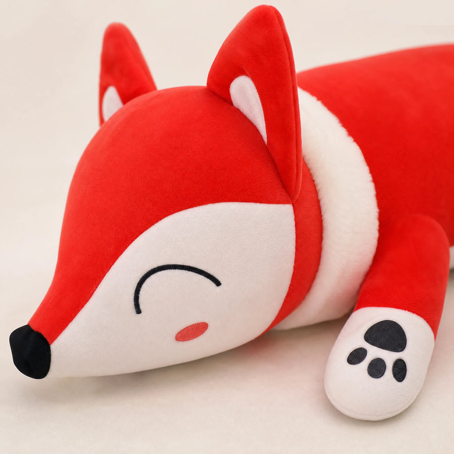 Fox Plush Pillow in Soft Red with Cuddly Sleeping Design - Détail matière