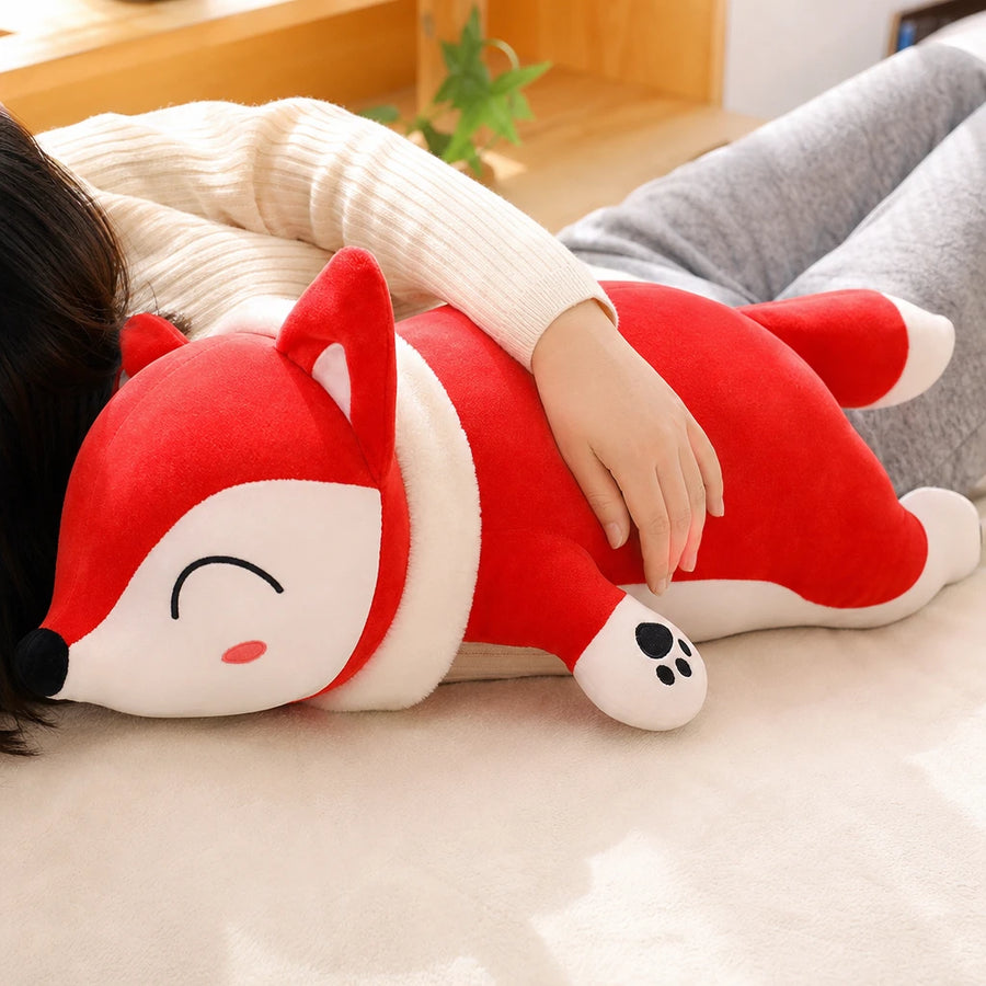 Fox Plush Pillow in Soft Red with Cuddly Sleeping Design - Utilisation du produit