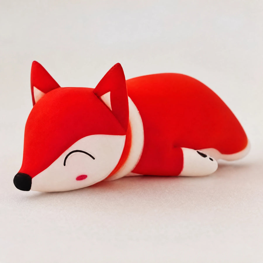 Fox Plush Toy in Vibrant Red Kawaii Design - Détail matière