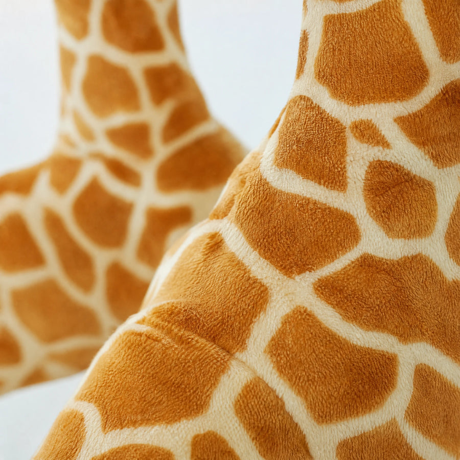 Giraffe Plush in Realistic Design with Soft Texture - Détail matière