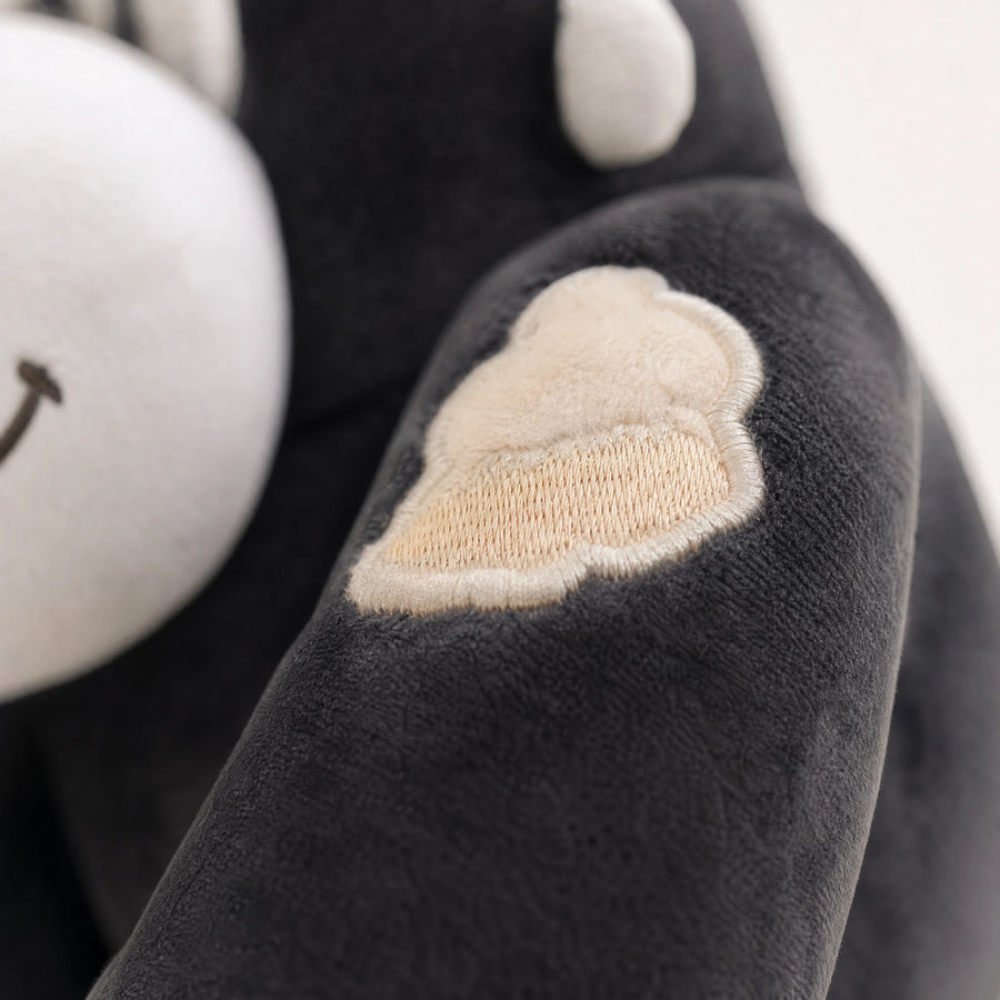 Gorilla Plush with Black Fur and Cheerful Smile - Détail matière