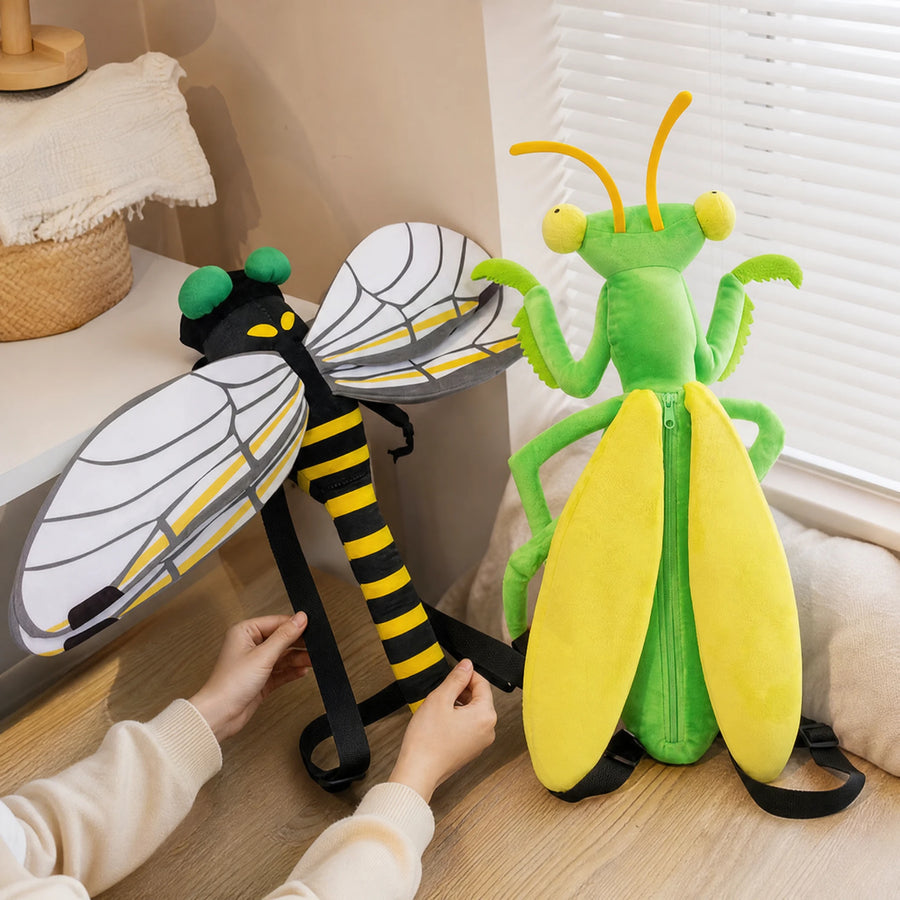 Insect Plush Backpack - Dragonfly or Mantis Design - Utilisation du produit
