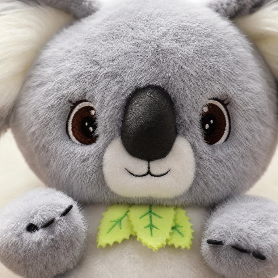 Koala Plush with Gray Fur and Eucalyptus Leaf Collar - Détail matière
