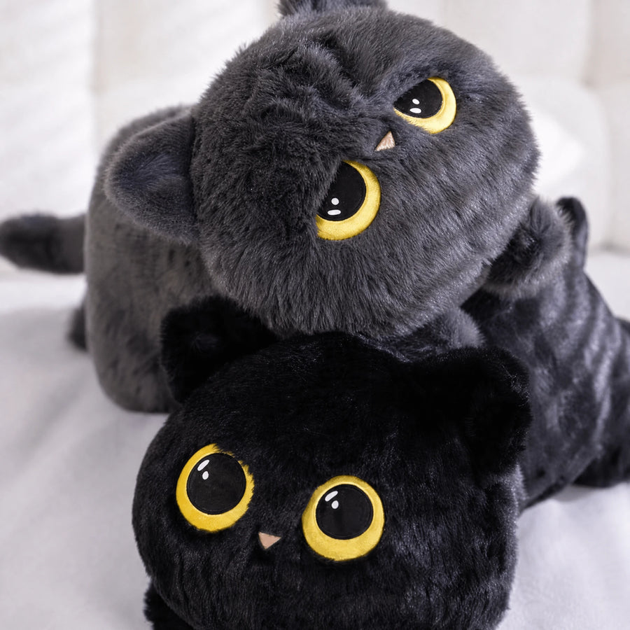 Long Black Cat Plush with Yellow Eyes Lying Position - Détail matière