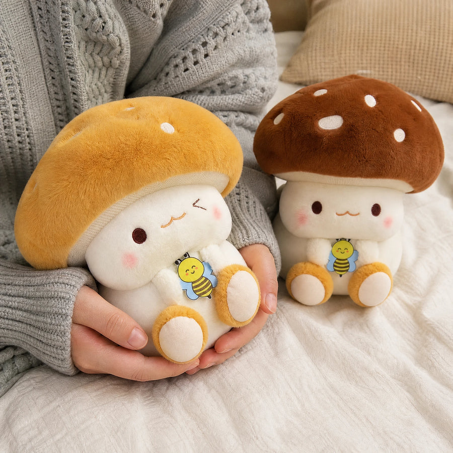 Mushroom Plush Toy with Bee Embroidery and Soft Cap - Utilisation du produit