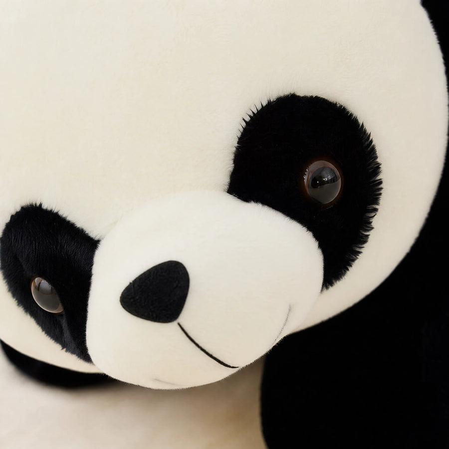 Panda Stuffed Animal in Lying Down Position - Détail matière