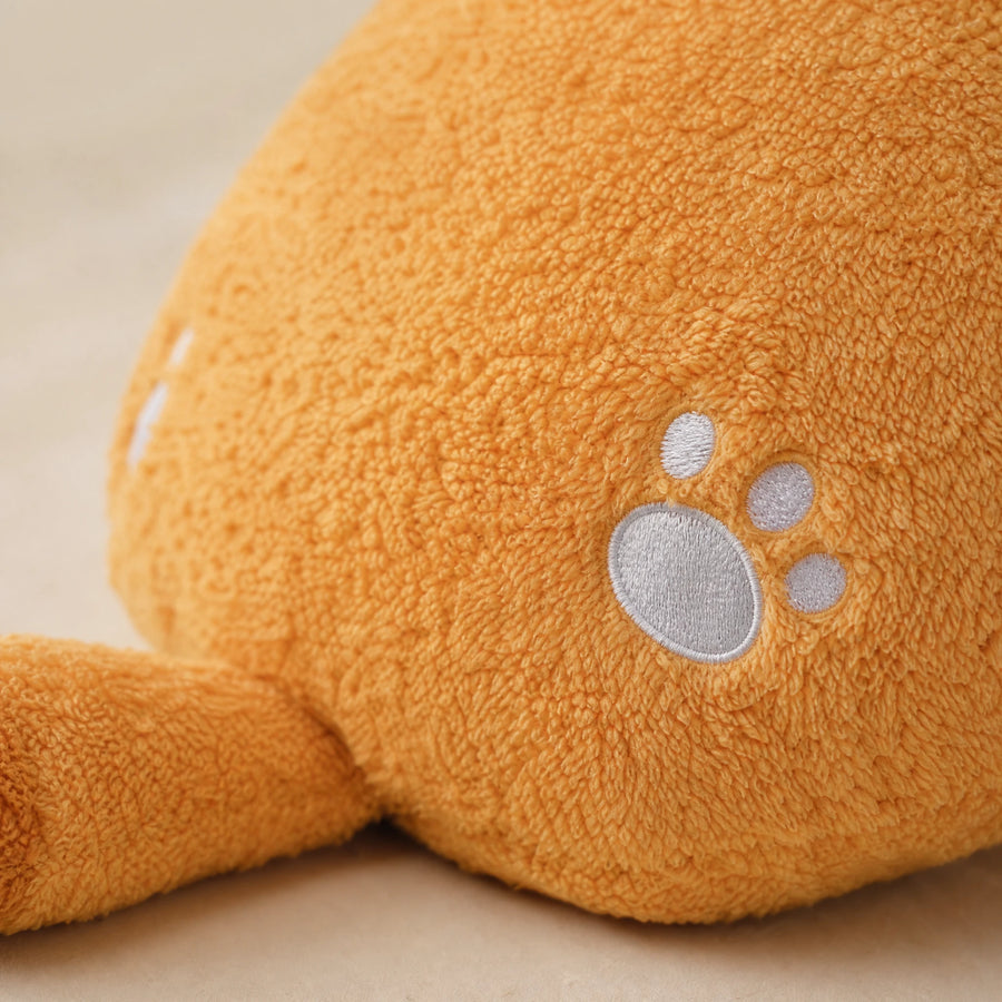 Pillow Cat Plush with Long Body and Soft Cuddle Design - Détail matière