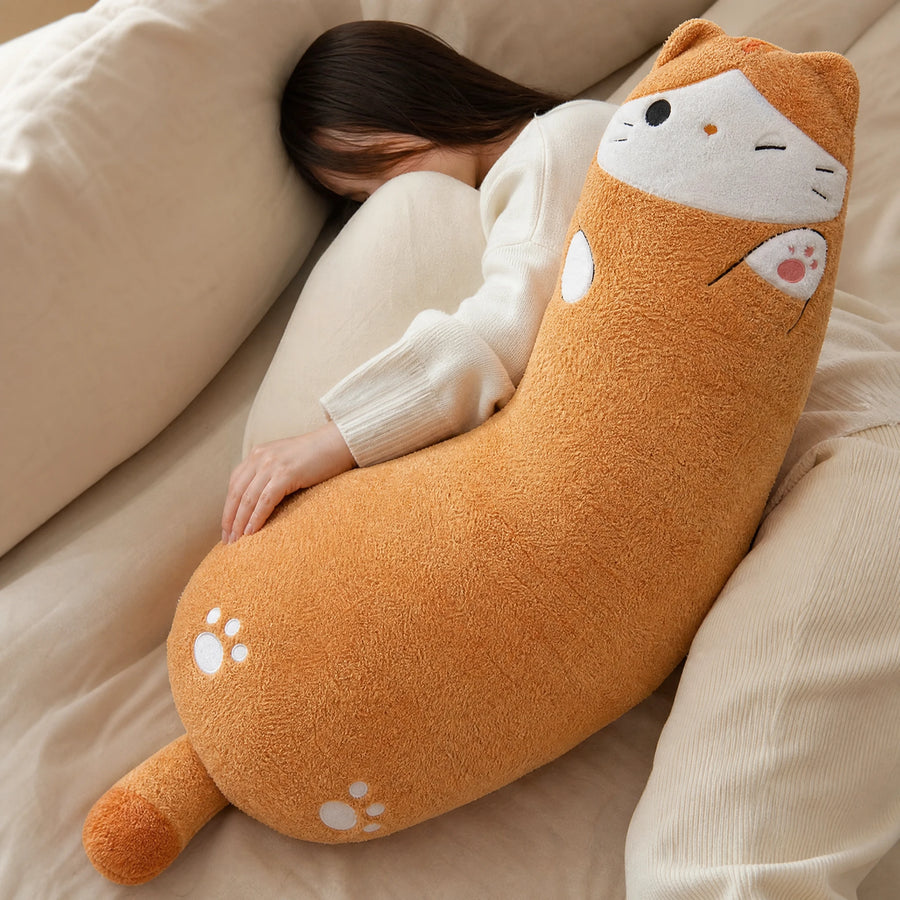 Pillow Cat Plush with Long Body and Soft Cuddle Design - Utilisation du produit