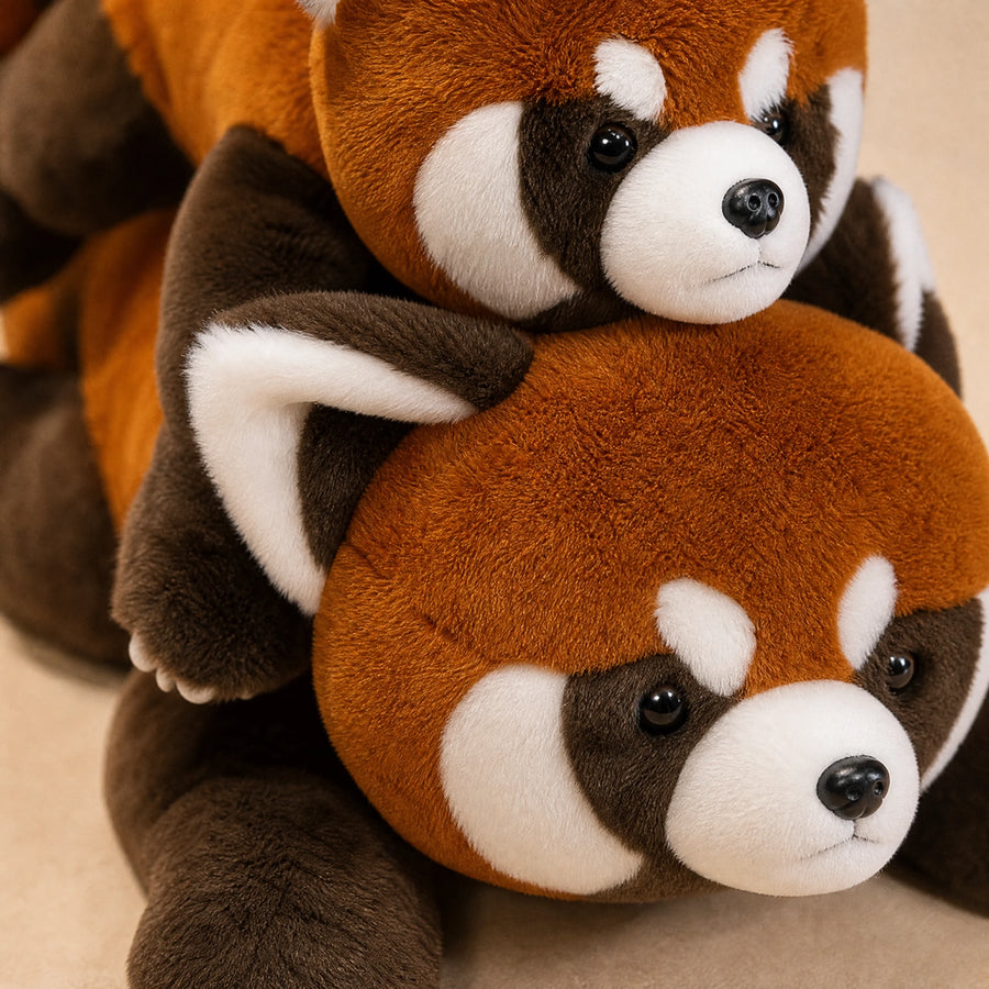 Red Panda Plush with Soft Fur and Lying Pose - Détail matière