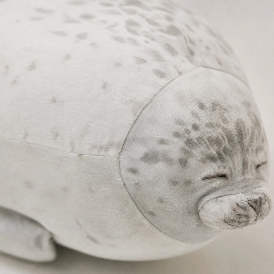 Seal Plush Pillow with Realistic Spotted Design - Détail matière