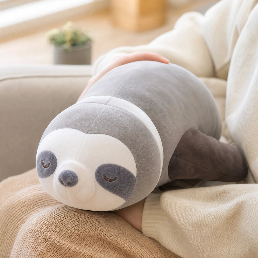 Sloth Plush Toy in Relaxed Sleeping Position - Utilisation du produit