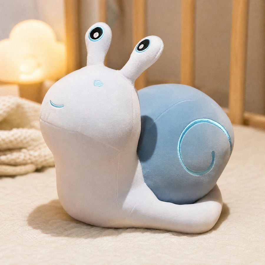 Snail Plush Toy with Blue Shell and Heart Detail - Utilisation du produit