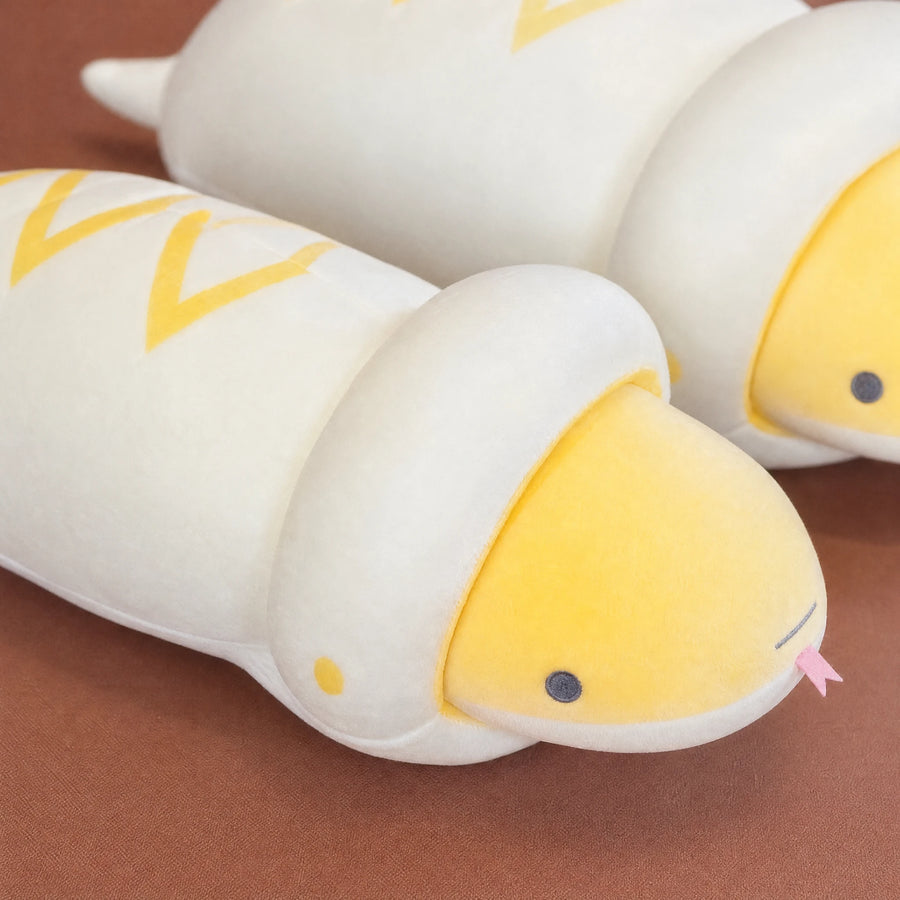 Snake Body Pillow with Yellow and White Design - Détail matière