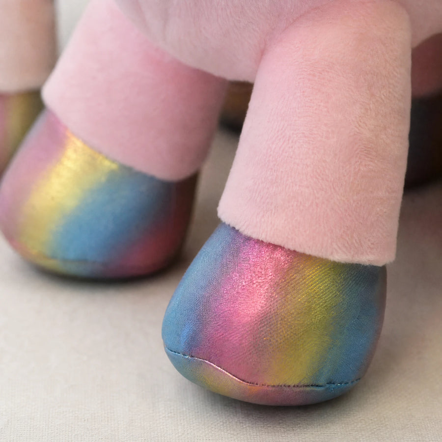 Unicorn Plush with Rainbow Horn and Shimmery Details - Détail matière