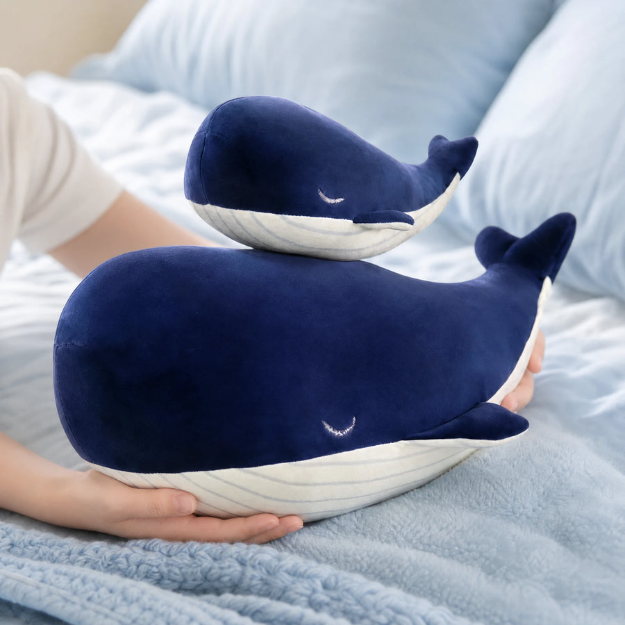 Whale Plush Toy – Soft Navy Blue Stuffed Whale in 3 Sizes - Utilisation du produit