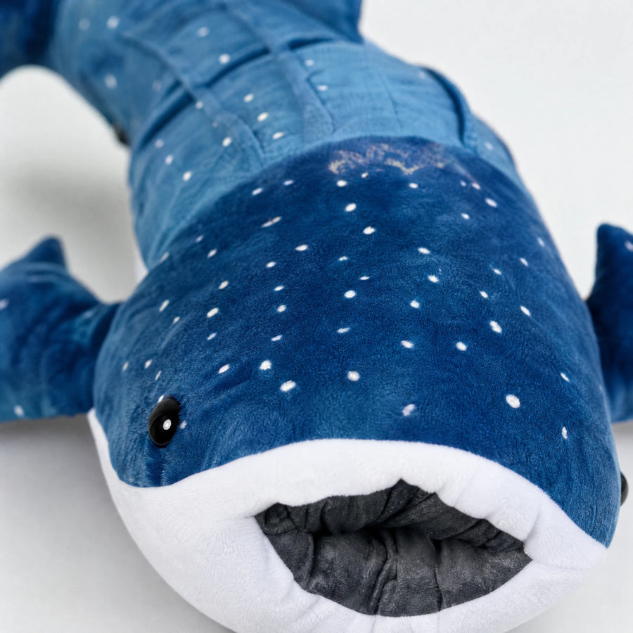 Whale Shark Plush with Realistic Blue Spotted Design - Détail matière