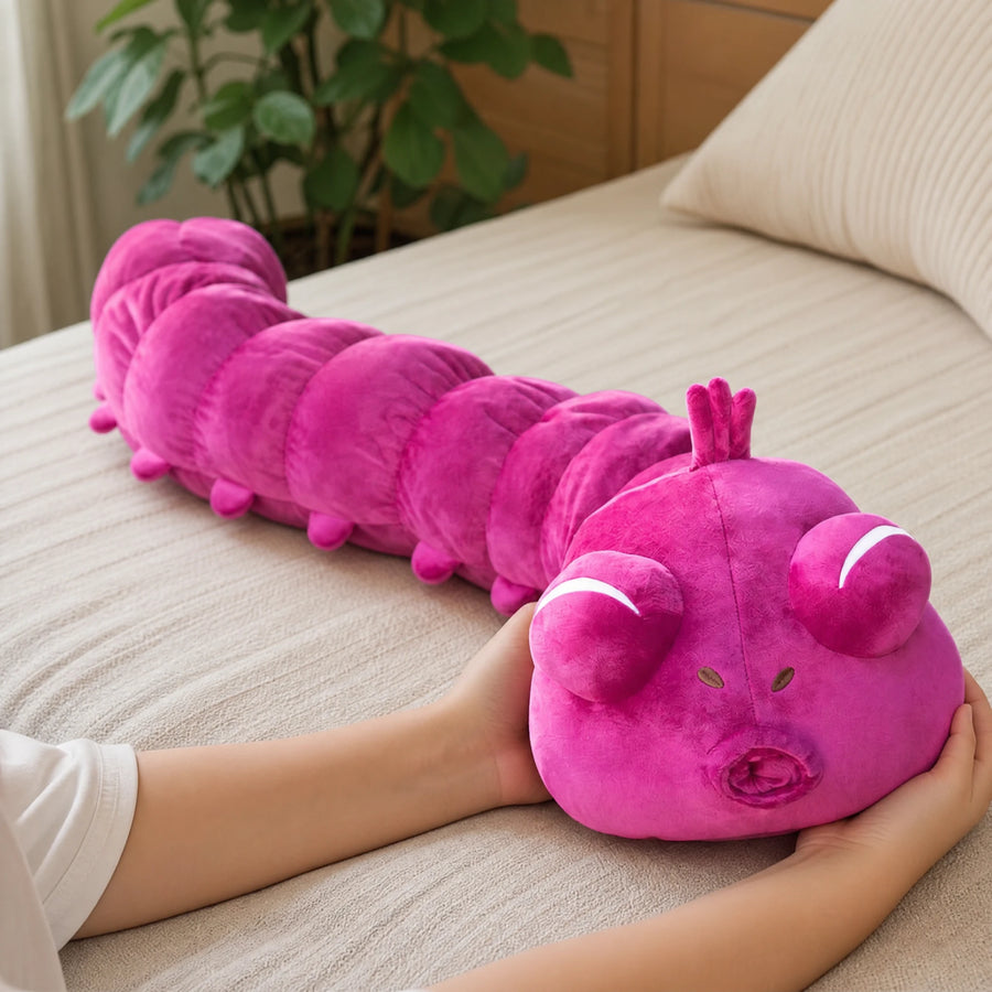 Worm Plush Toy with Segmented Pink Body Design - Utilisation du produit