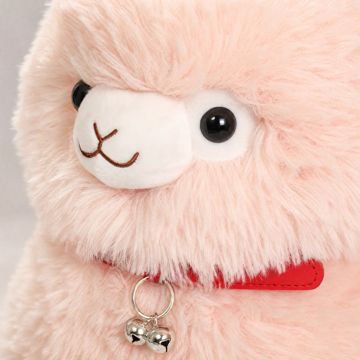 Alpaca Plush Toy with Bell in Pink, White or Yellow - Détail matière
