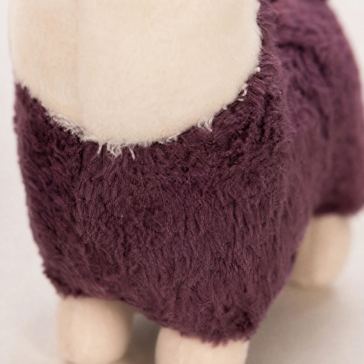 Alpaca Plush Toy with Purple Fleece Coat – 28cm - Détail matière