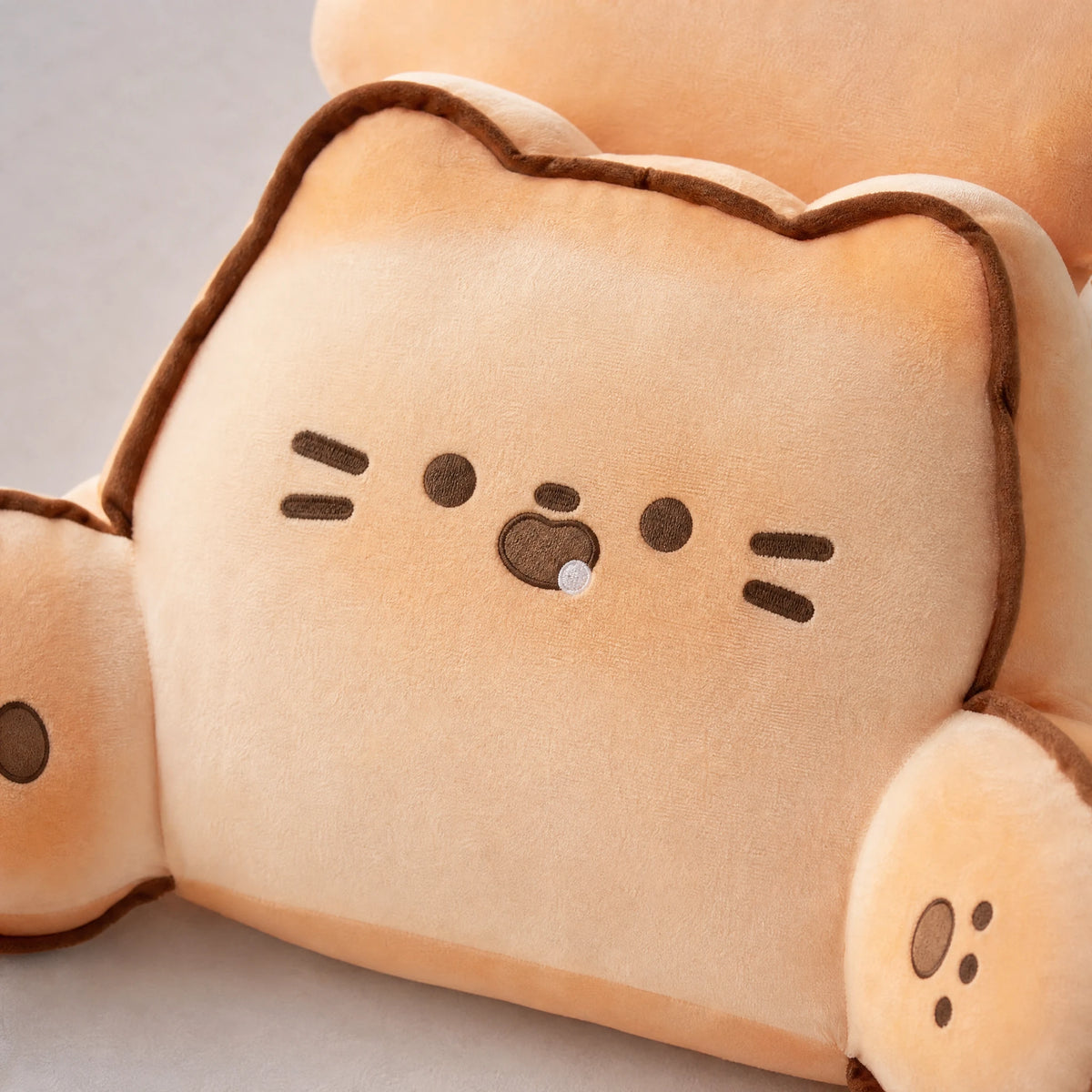 Backrest Pillow with Cat Design and Armrests - Détail matière