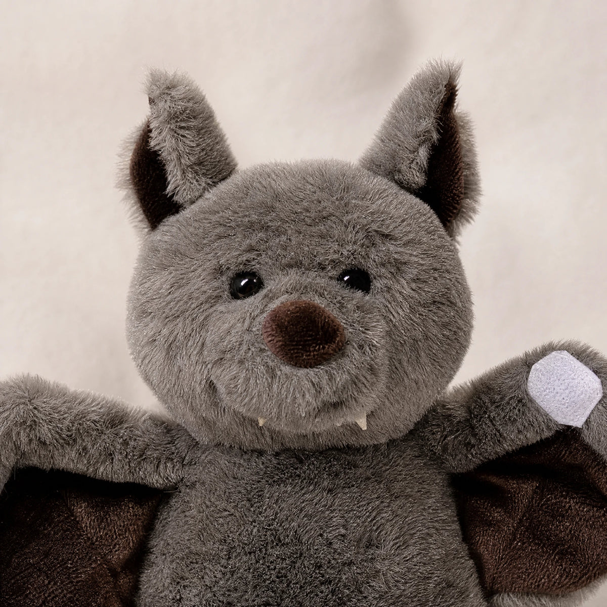 Bat Plush with Opening Wings and Velcro - Détail matière