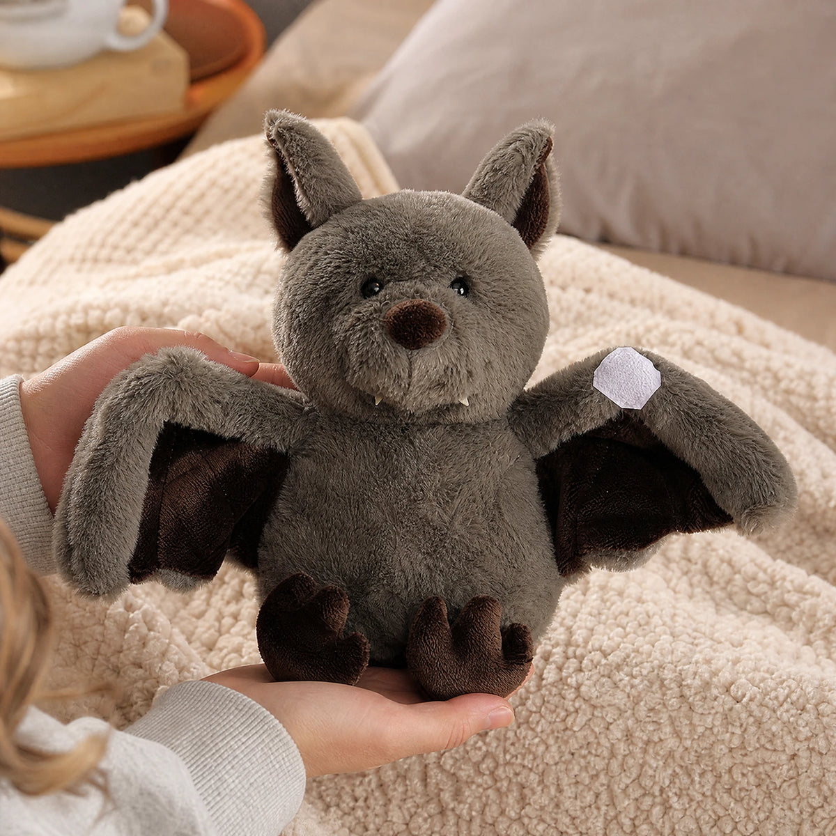 Bat Plush with Opening Wings and Velcro - Utilisation du produit
