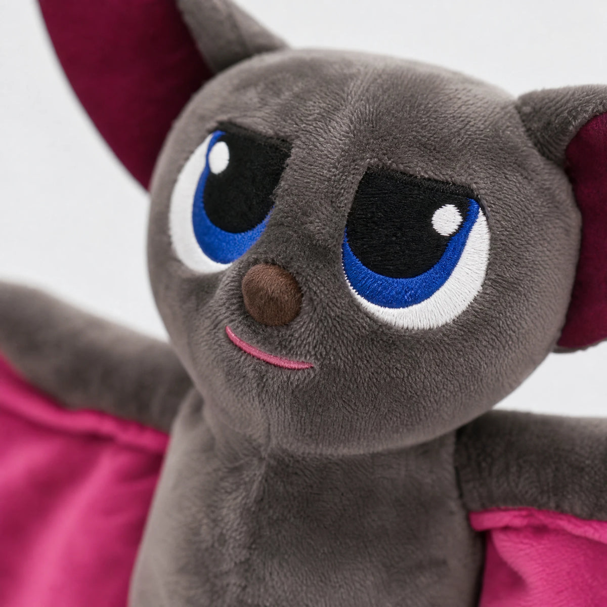 Bat Plush with Wide Fabric Wings and Embroidered Eyes - Détail matière