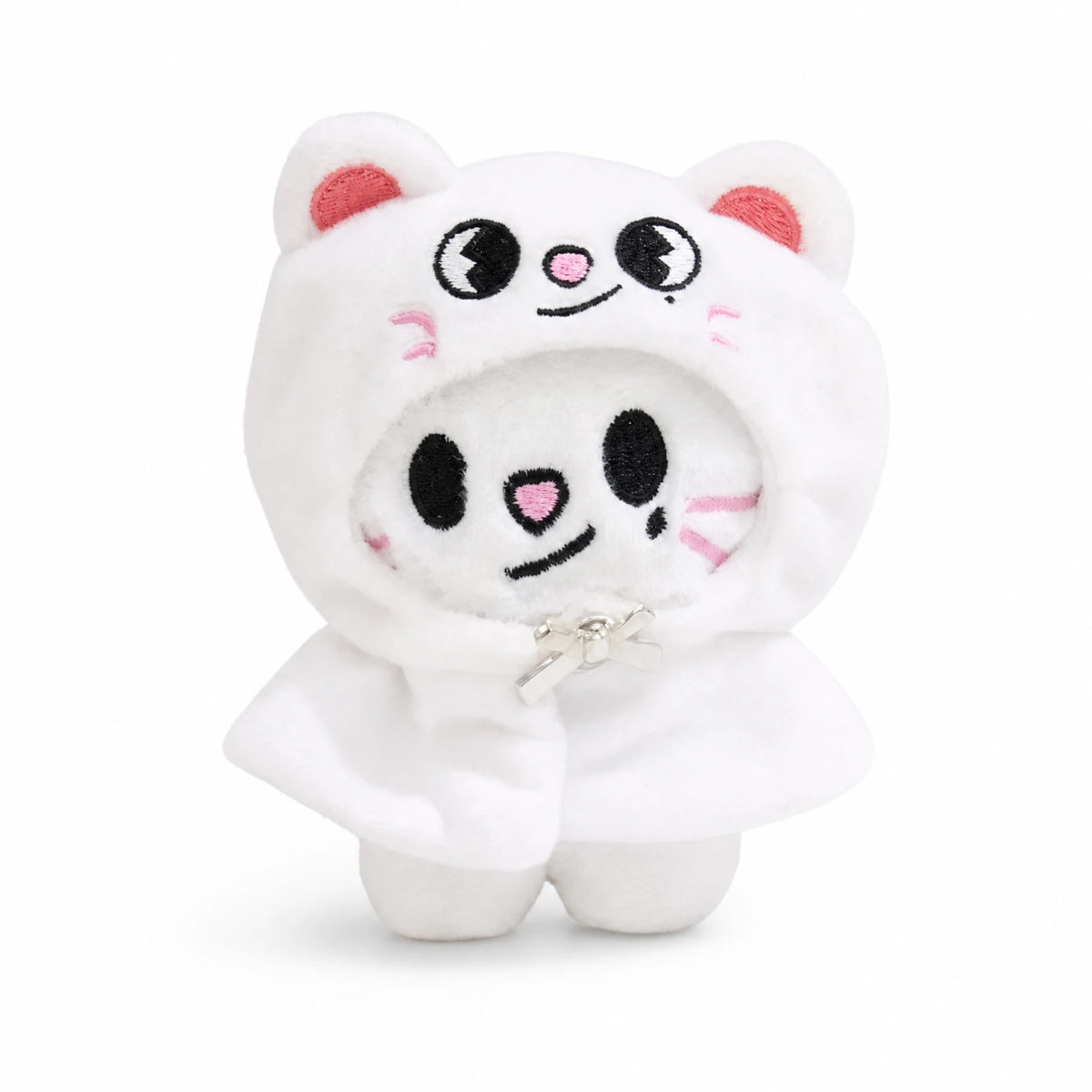 Bear Plush Keychain with Hood and Embroidered Face - Fond blanc