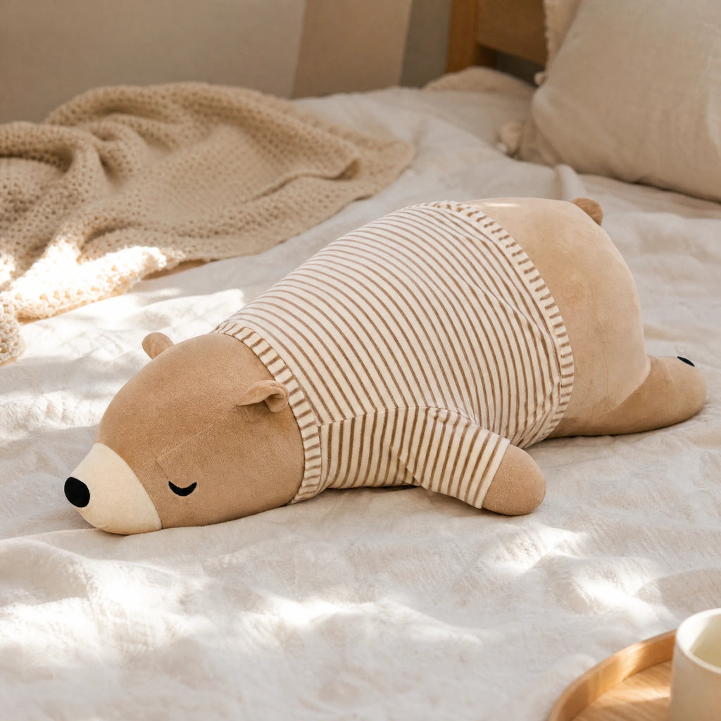 Bear Plush Toy with Striped Outfit, Lying Position - Utilisation du produit