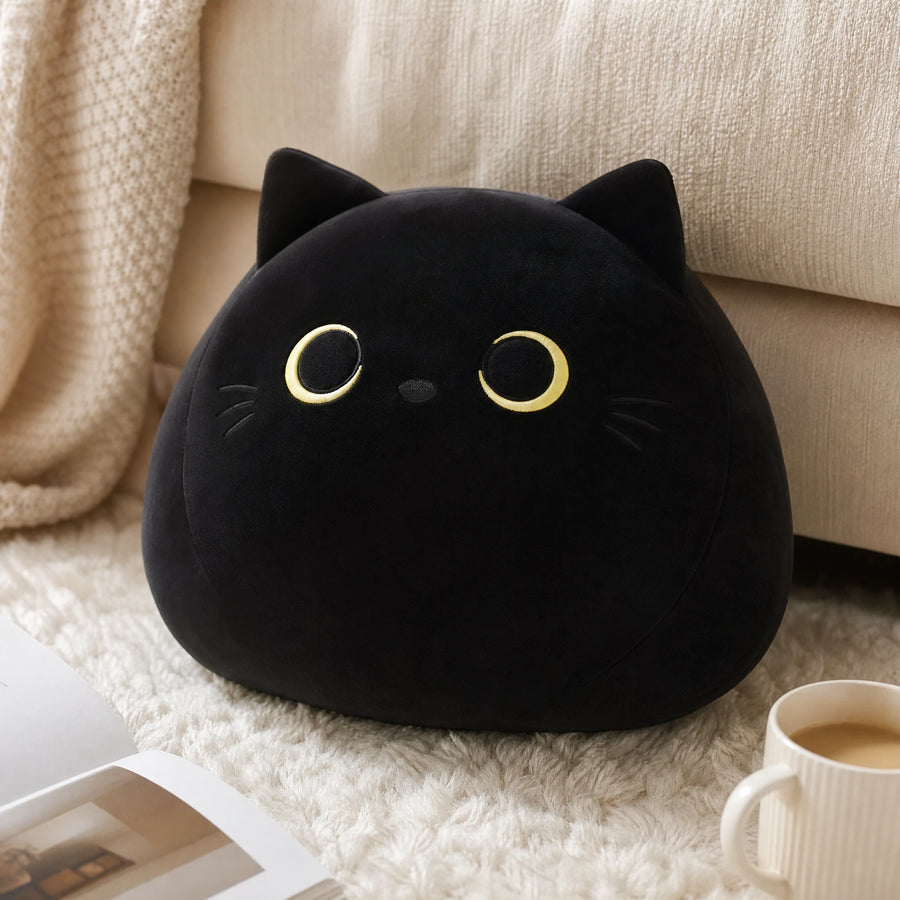 Black Cat Plush Pillow with Expressive Eyes and Soft Ears - Utilisation du produit