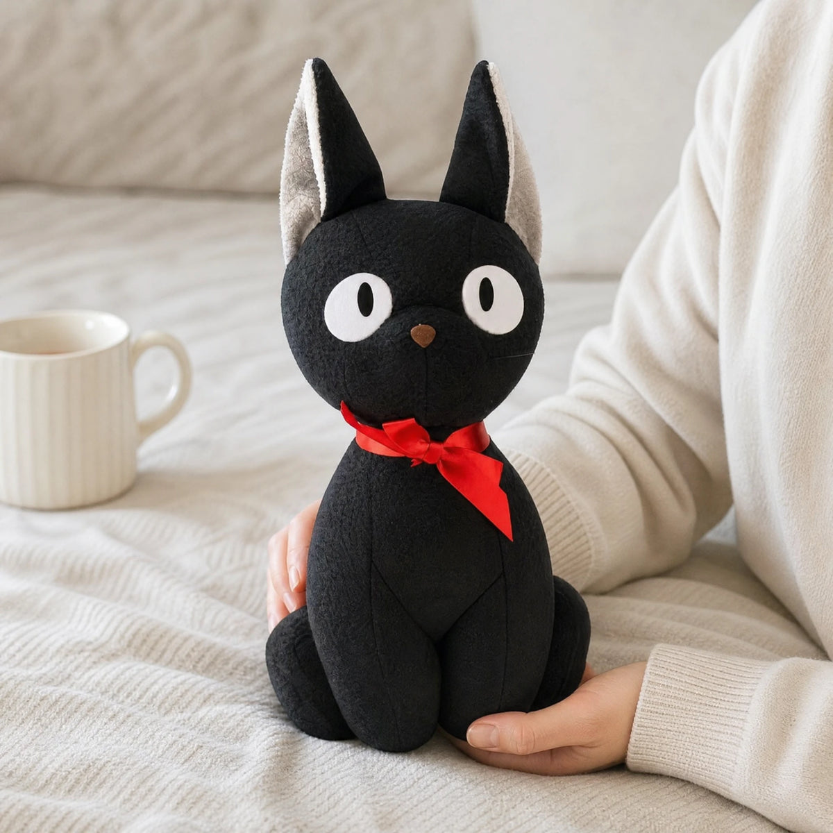 Black Cat Plush with Red Bow and Wide Eyes - Utilisation du produit