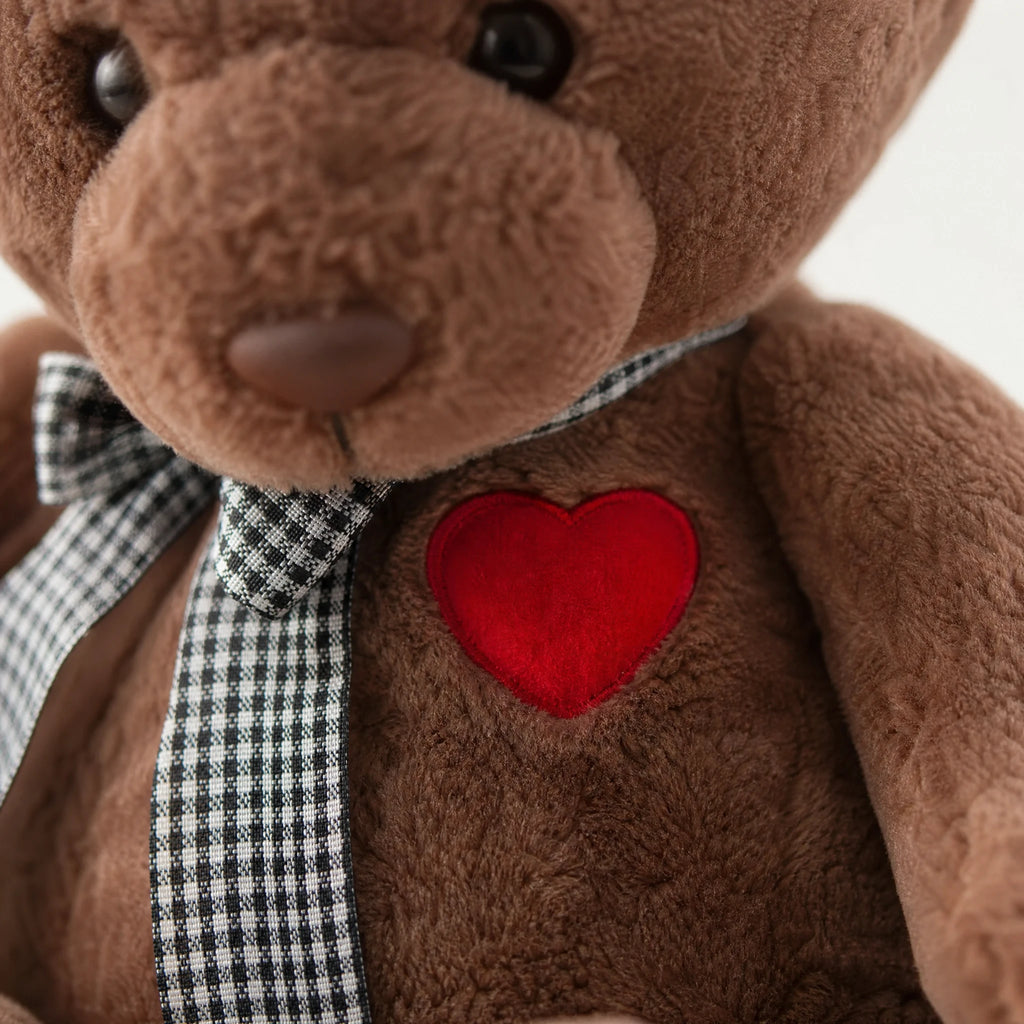Brown Teddy Bear with Heart Detail and Checkered Bow - Détail matière