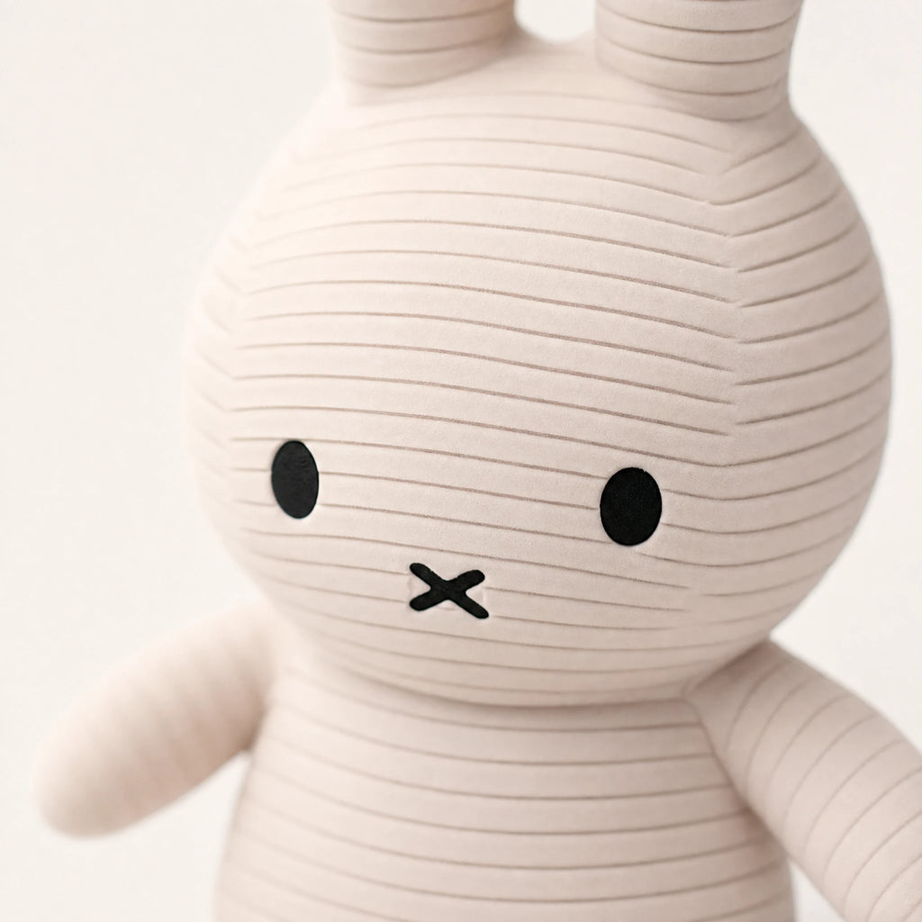 Bunny Plush Toy in Soft Corduroy Fabric - Détail matière