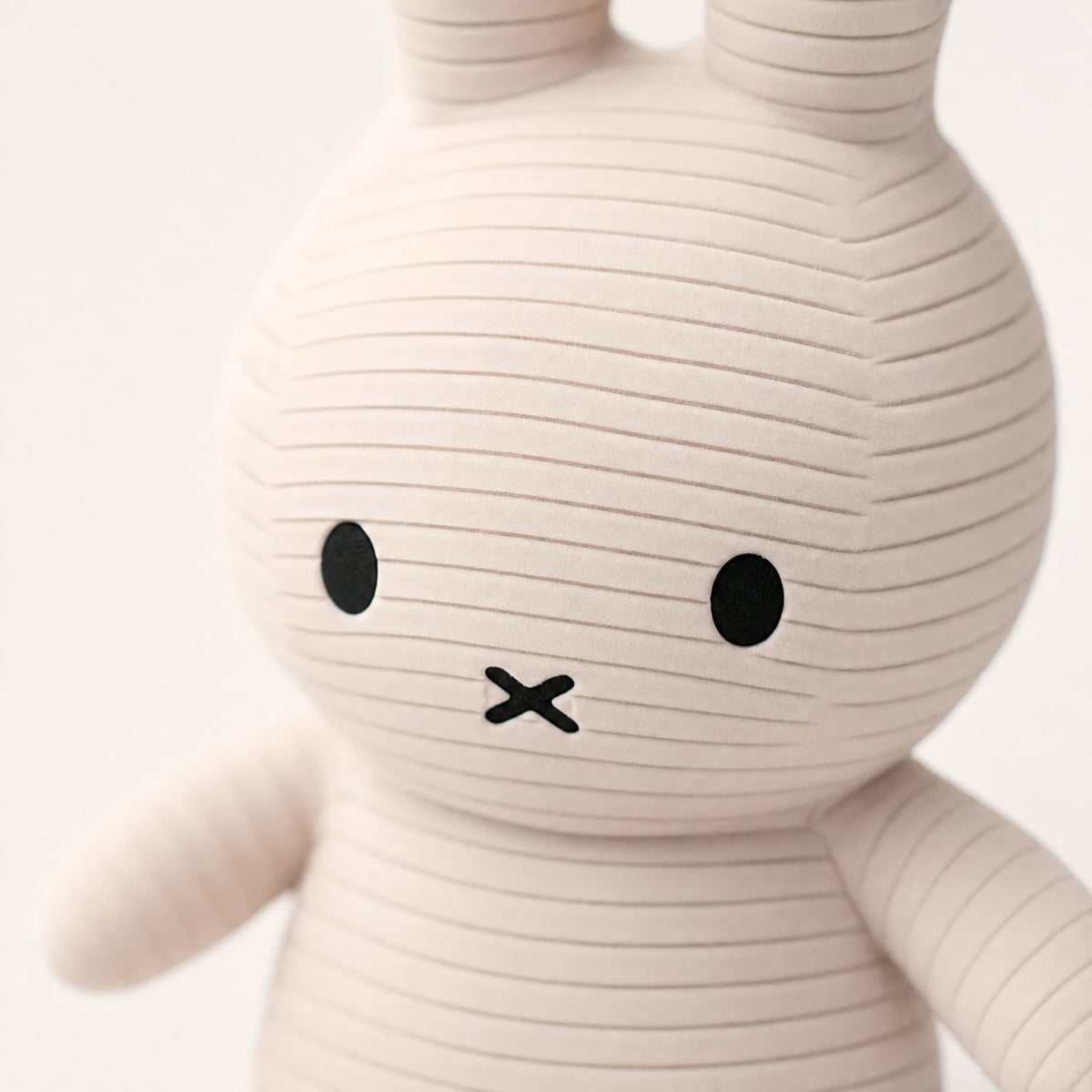 Bunny Plush Toy in Soft Corduroy Fabric - Détail matière