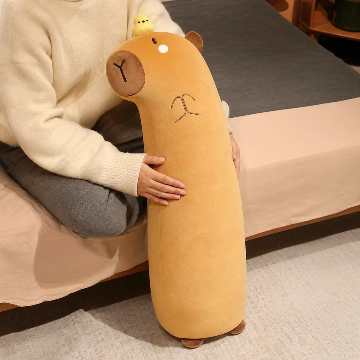 Capybara Body Pillow with Chicken or Flower Detail - Utilisation du produit