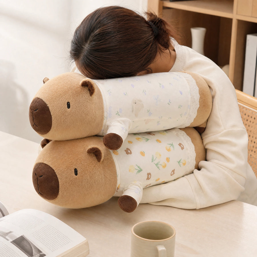 Capybara Body Pillow with Pyjamas – Long Plush Cuddle Buddy - Utilisation du produit