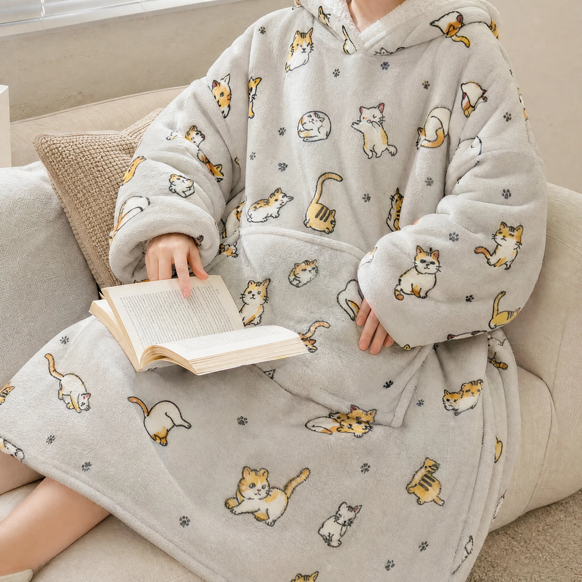 Cat Blanket Hoodie with Ginger Cat Print - Utilisation du produit