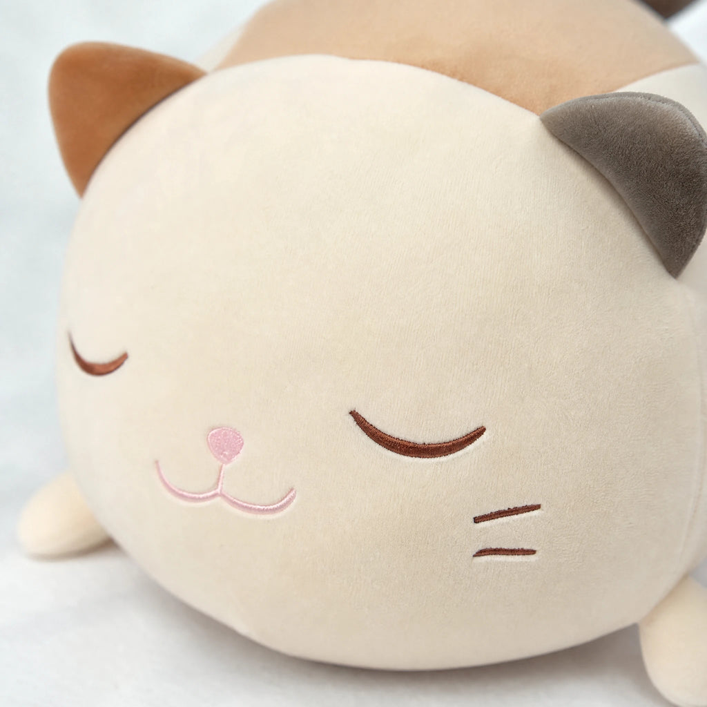 Cat Pillow Plush with Embroidered Sleeping Face - Détail matière