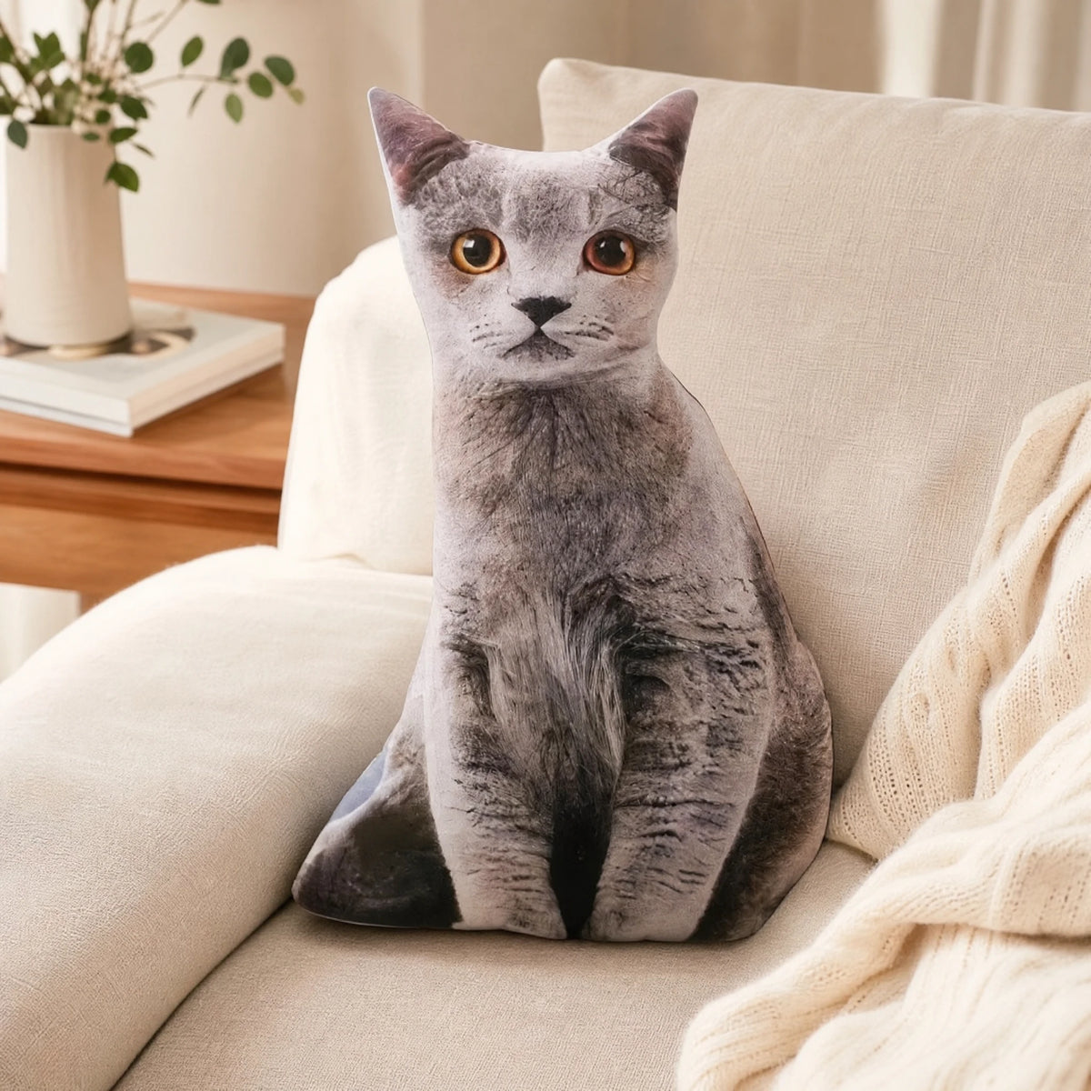 Cat Pillow Plush with Realistic Gray Tabby Design - Utilisation du produit