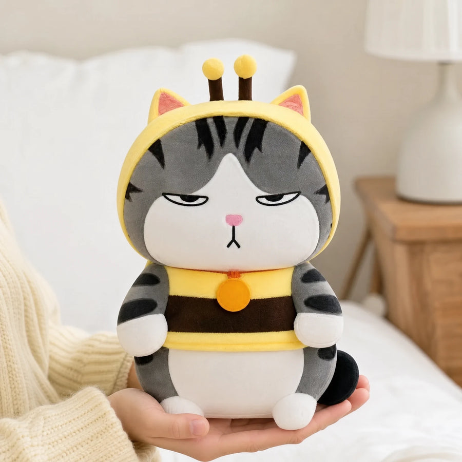 Cat Plush in Bee Costume with Striped Gray Fur - Utilisation du produit