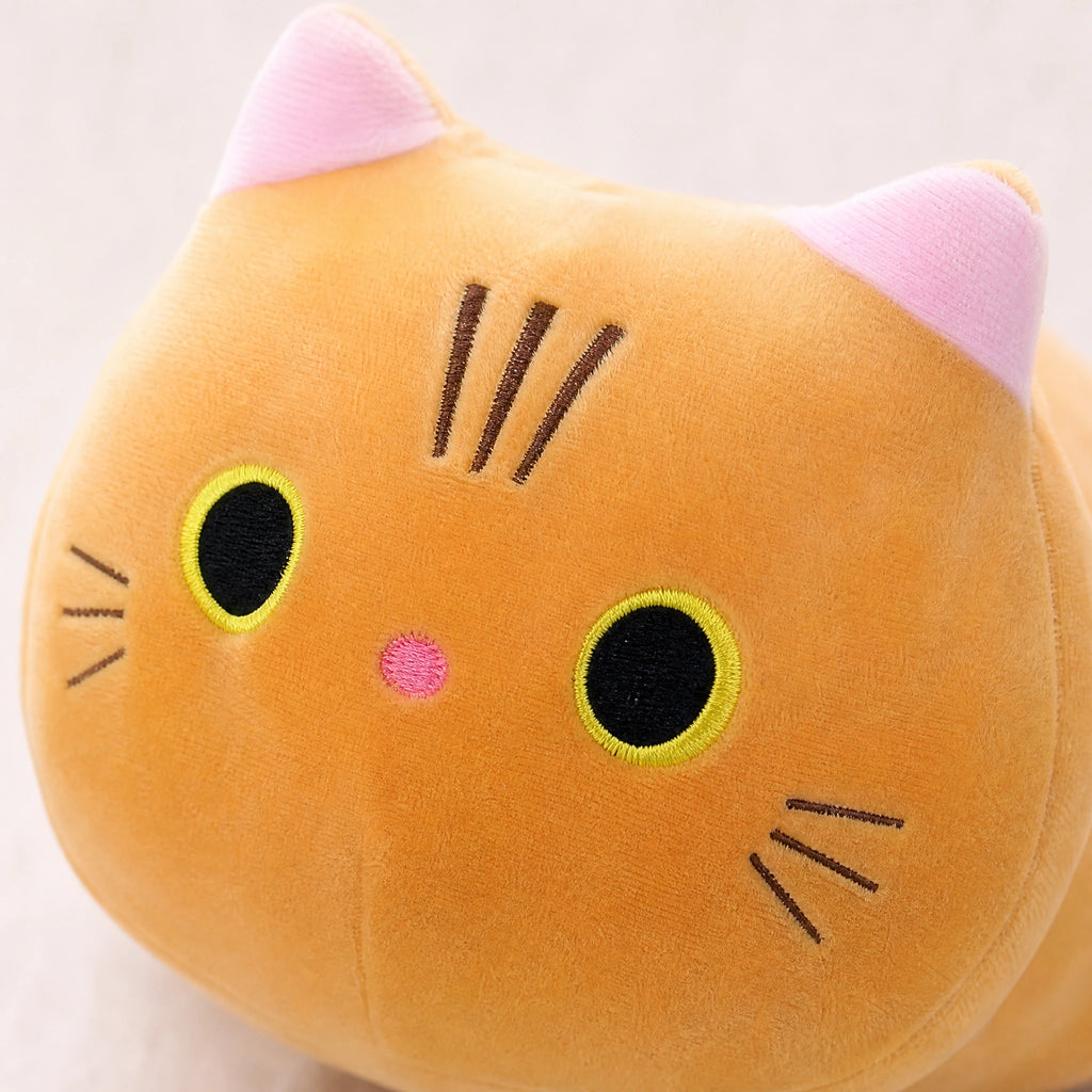 Cat Plush Pillow with Embroidered Face and Pink Ears - Détail matière